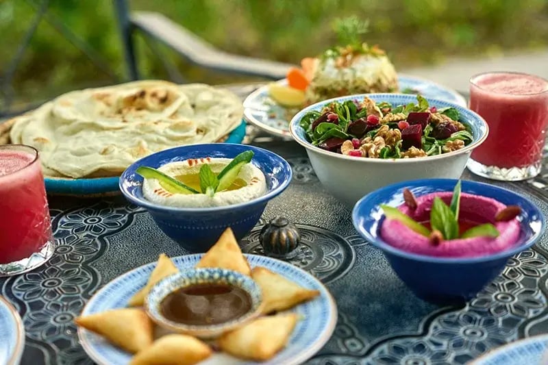 Mwc25 doha visitor guide arabic dining 800x533