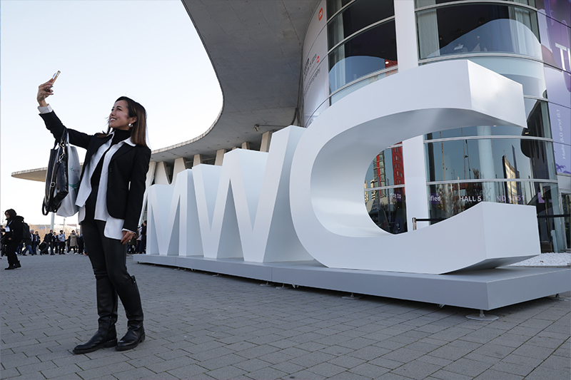 Mwc attendee selfie 3x2